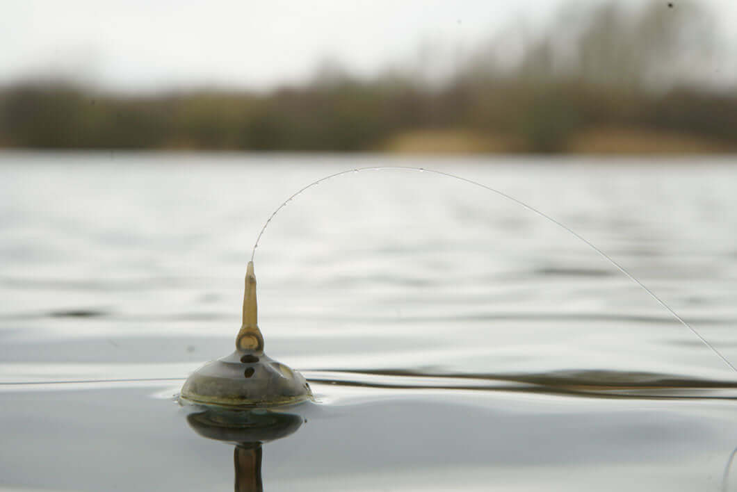 FOX Edges™ Zig Float Kit Karpfen Pose